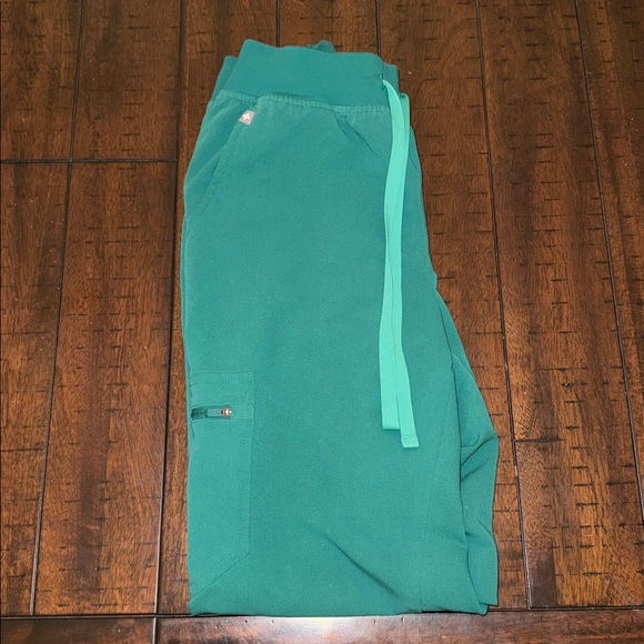 Figs Scrub Set - Picture 3 of 3